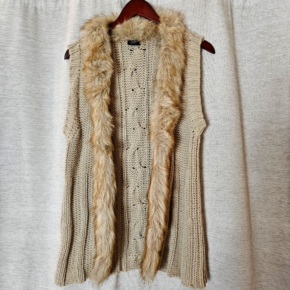 Cozy Cute Tan Cable Sweater Vest with Faux Fur - Size Medium